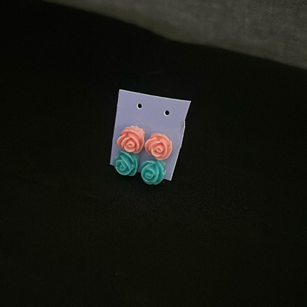 (2 Sets) Both Pairs 🩷🩵🩷🩵 Roses Earrings choose you color!! Last is 3pairs